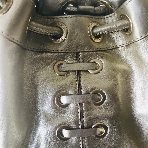 Michael Kors bag. - Picture 3 of 8